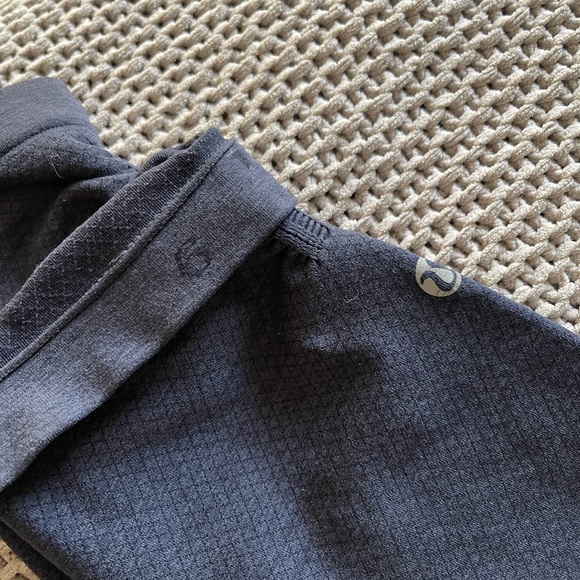 Lululemon Navy Cropped Leggings - Picture 3 of 7